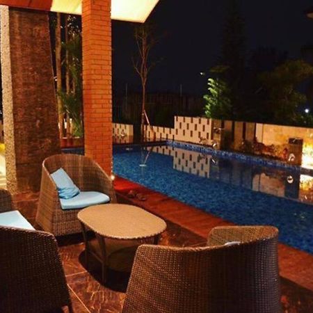 Villa Agro Kusuma Pinus R7 Batu  Buitenkant foto