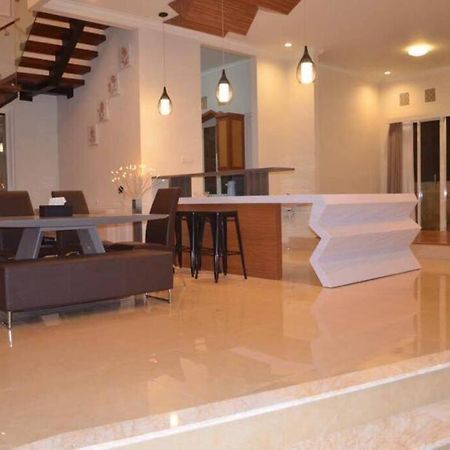 Villa Agro Kusuma Pinus R7 Batu  Buitenkant foto