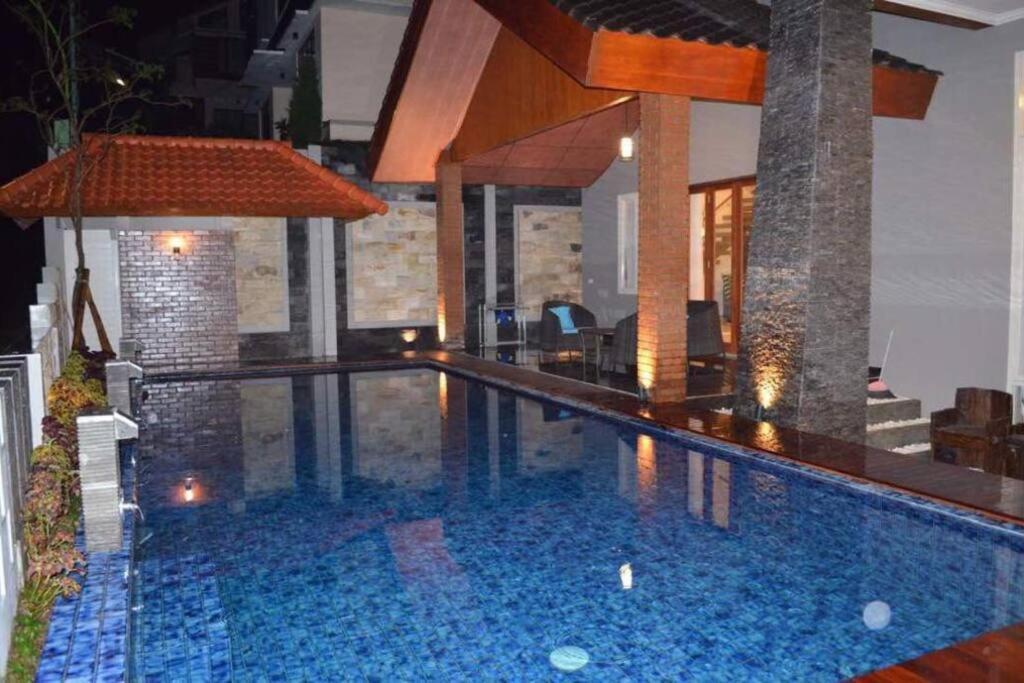 Villa Agro Kusuma Pinus R7 Batu  Buitenkant foto