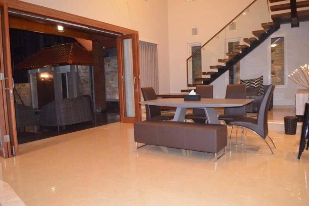 Villa Agro Kusuma Pinus R7 Batu  Buitenkant foto