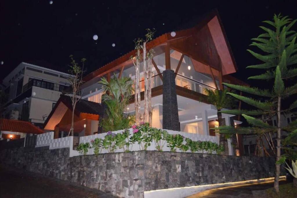 Villa Agro Kusuma Pinus R7 Batu  Buitenkant foto